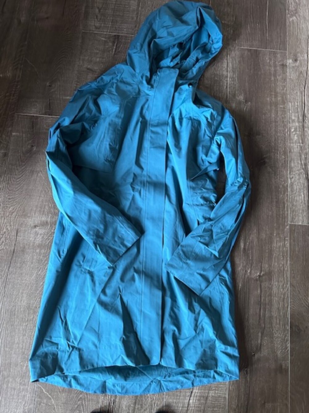 Lululemon Capture BLue rain rebel jacket size 8